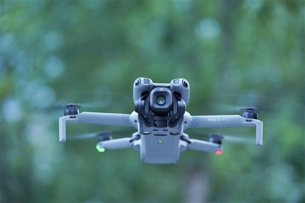 配资资深股票配资门户 迷你无人机首次1英寸大底！大疆DJI MINI 5 PRO图赏