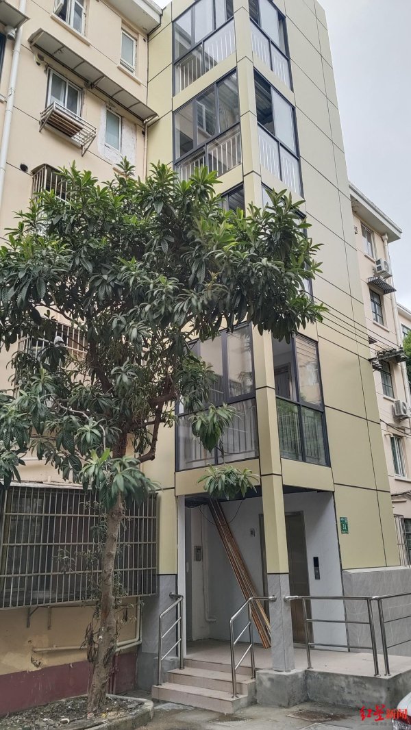 配资资深股票配资门户 上海一老小区居民因加装电梯引争执，调解时一老人猝死 被告被判赔12万元